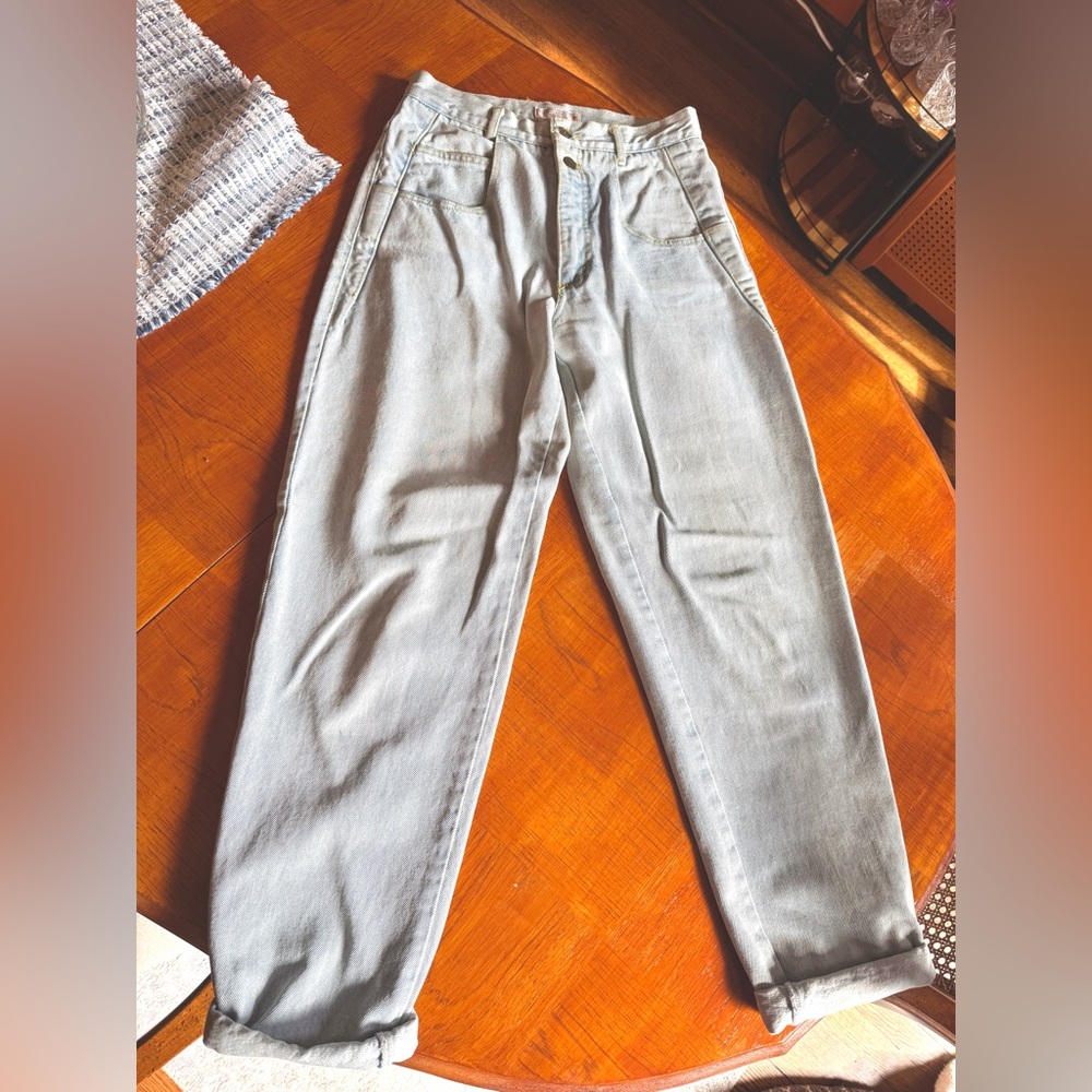 80s Vintage High-Waisted Guess Jeans (Light Wash)